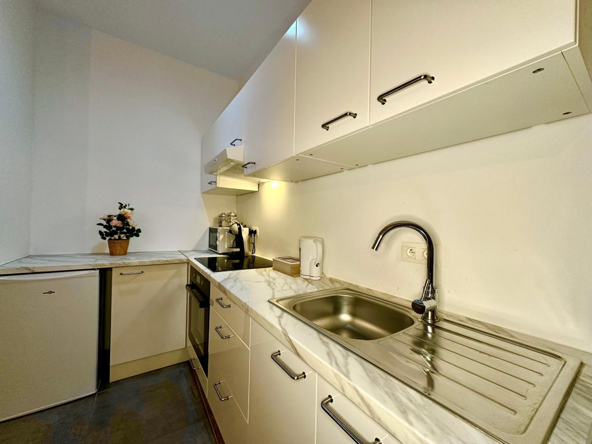 Luxury Suites Mons By Rikas Hotels Εξωτερικό φωτογραφία